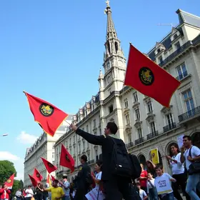 Nantes desafia facções