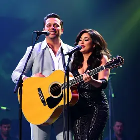 shows de Jon Secada e Marina Elali no Brasil